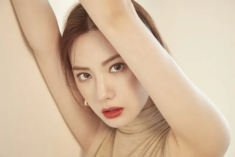 Nana_Cosmopolitan_Dec2020_4.jpg