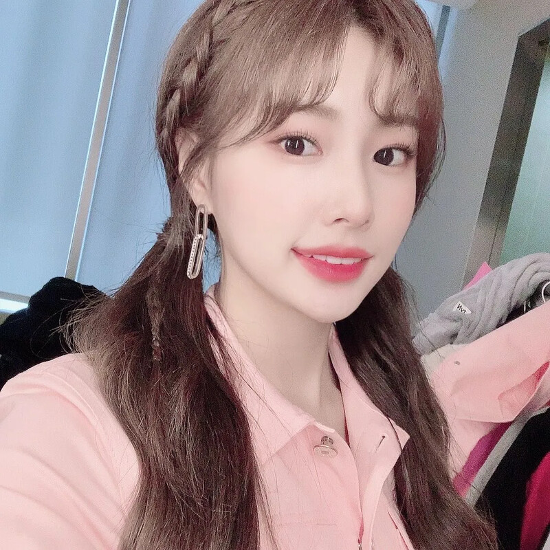 official_izone-1230468141932658690-EROAPaZU0AATNRl.jpg