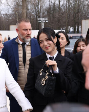 240227 JISOO at the Dior Autumn-Winter 2024-2025 Paris Fashion Week