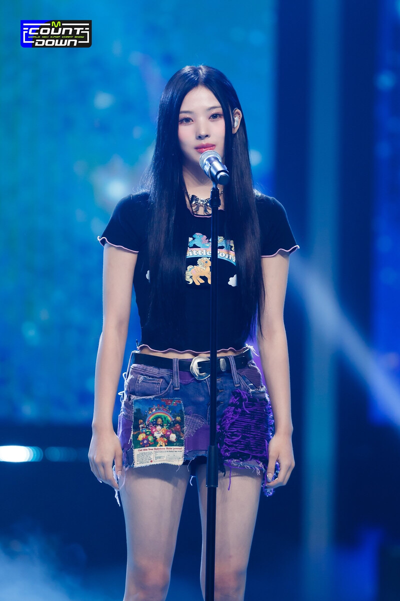 220922 NMIXX Lily - 'DICE' & 'COOL (Your rainbow)' at M COUNTDOWN documents 13