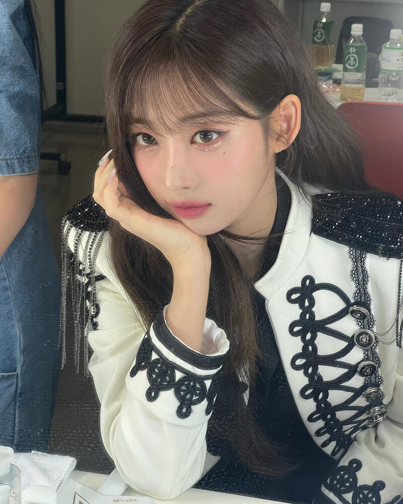 240430 EVERGLOW Sihyeon Instagram Update documents 3