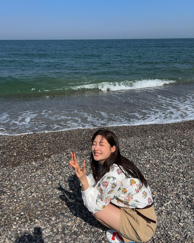 241108 Chaeyeon Instagram Update documents 3