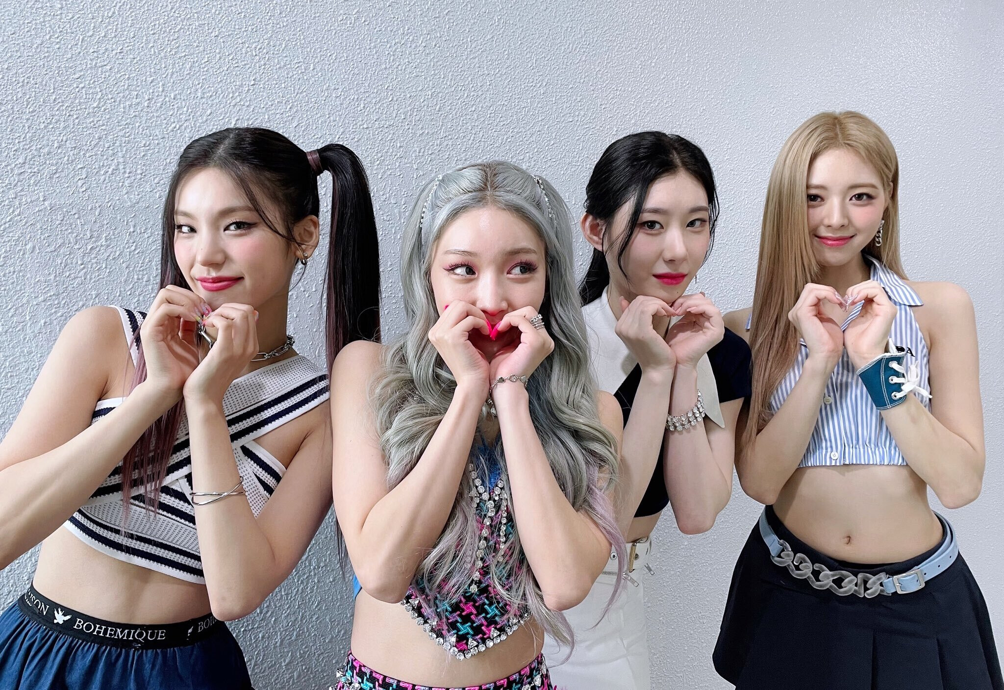 220717 ITZY Twitter Update with Chungha | kpopping