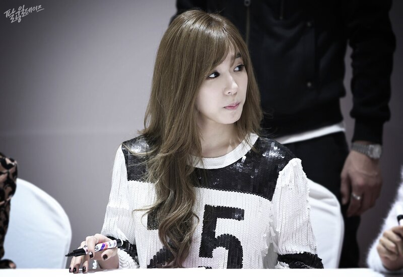 141127 Girls' Generation Tiffany at Lotte Fansign documents 5