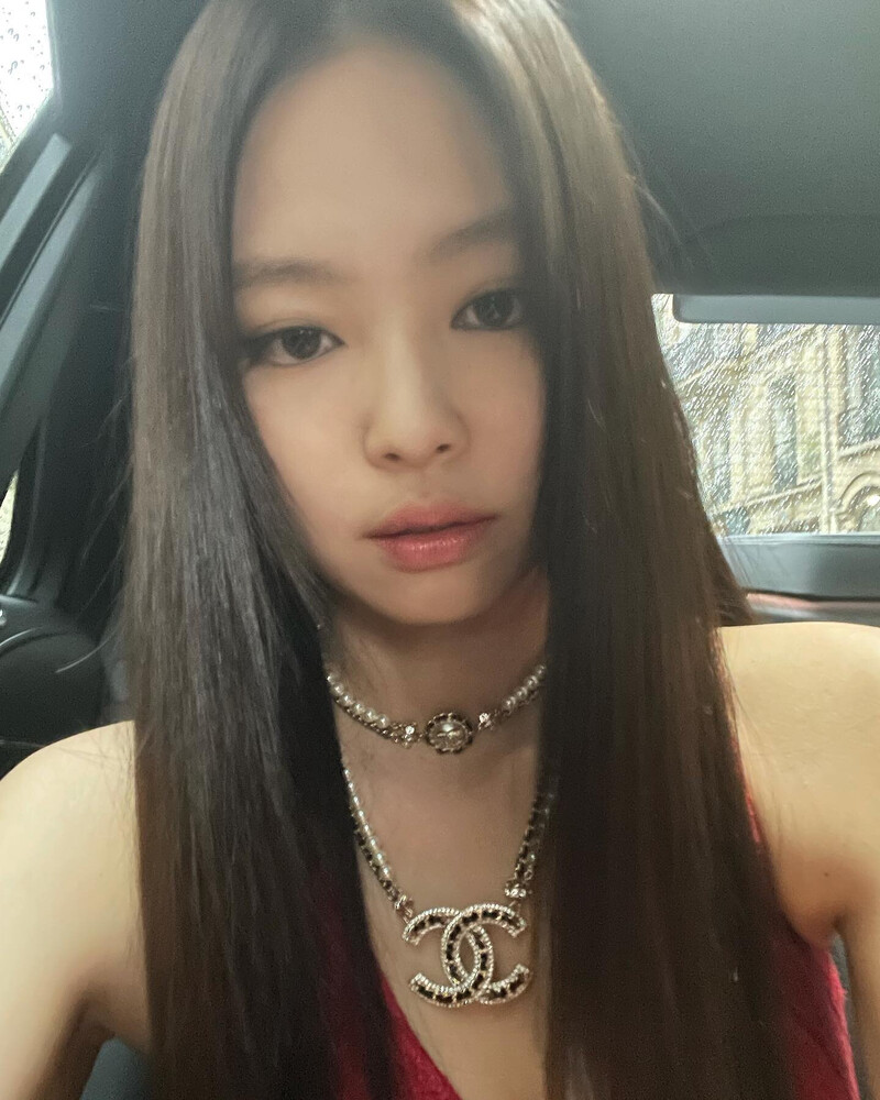 211006 - JENNIE Instagram Update documents 7