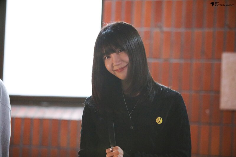 211129 IST Naver post - Apink EUNJI 'Work later, Drink now' drama shoot behind documents 16