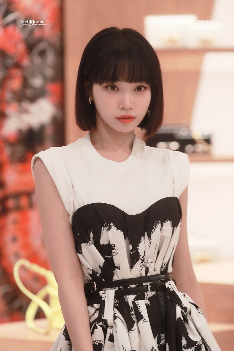 220514 Chaewon for Alexander McQueen Re-Opening at the Lotte Department Store documents 3