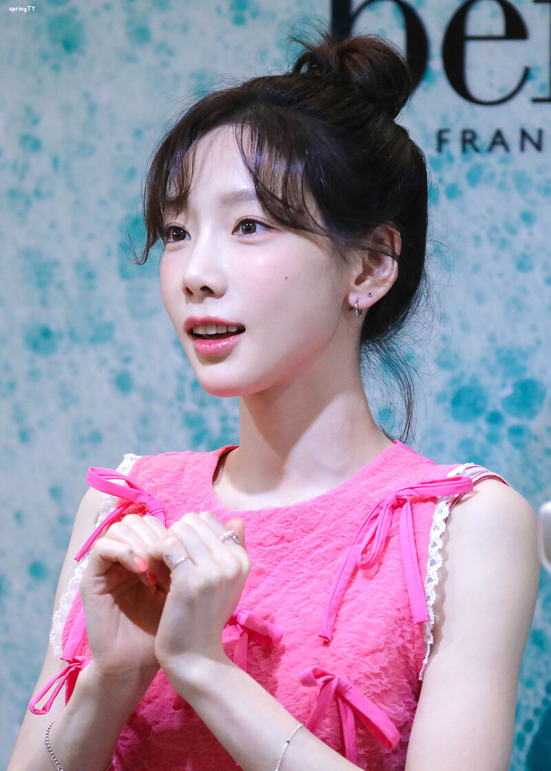 230330 Taeyeon - Benefit Pop-up Store Event documents 19