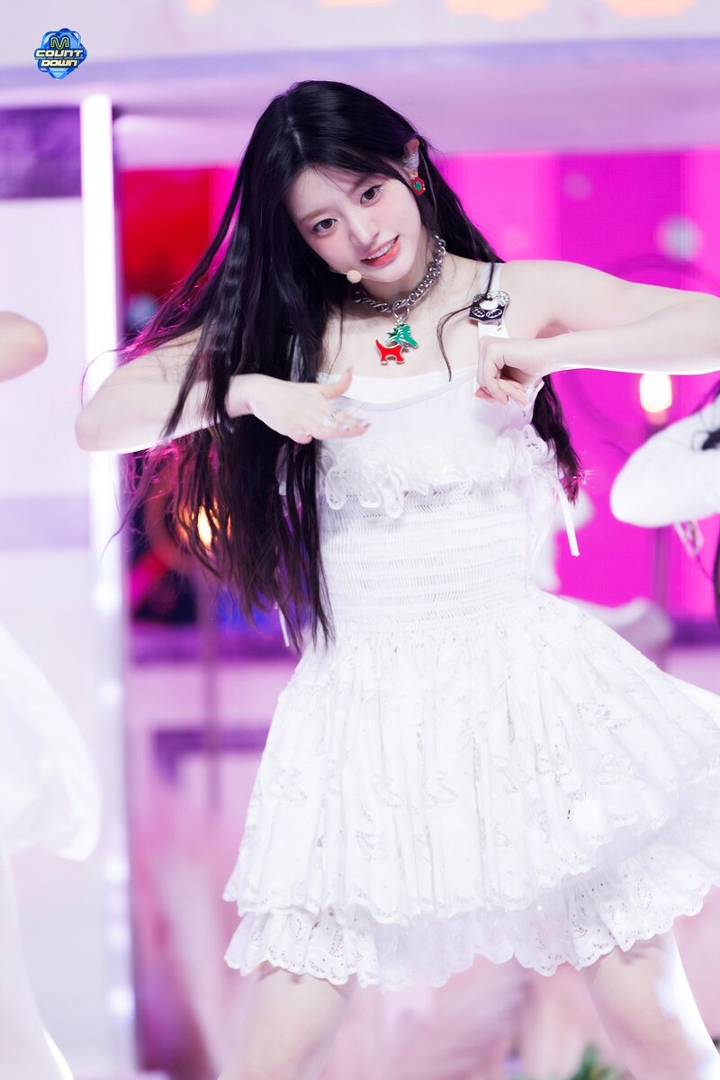 240328 ILLIT Minju - 'Magnetic' and 'My World' at M Countdown documents 5