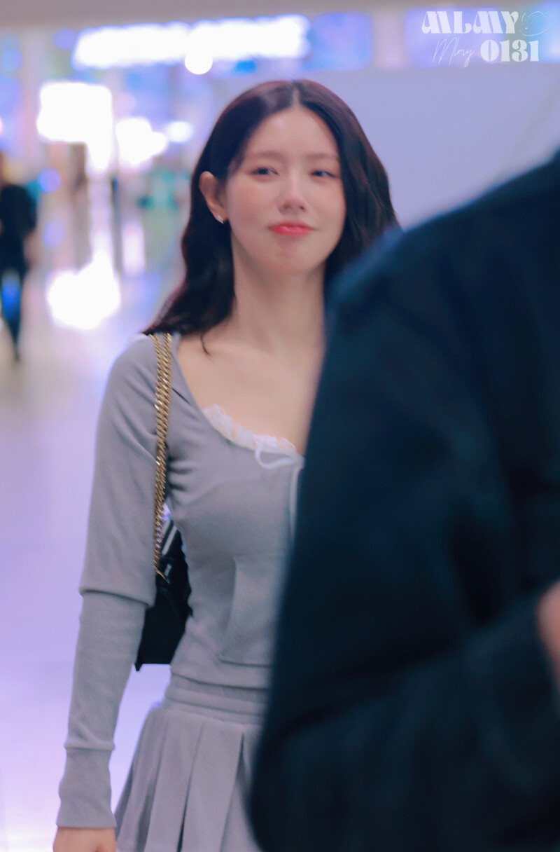 240418 (G)I-DLE Miyeon - ICN Airport documents 4