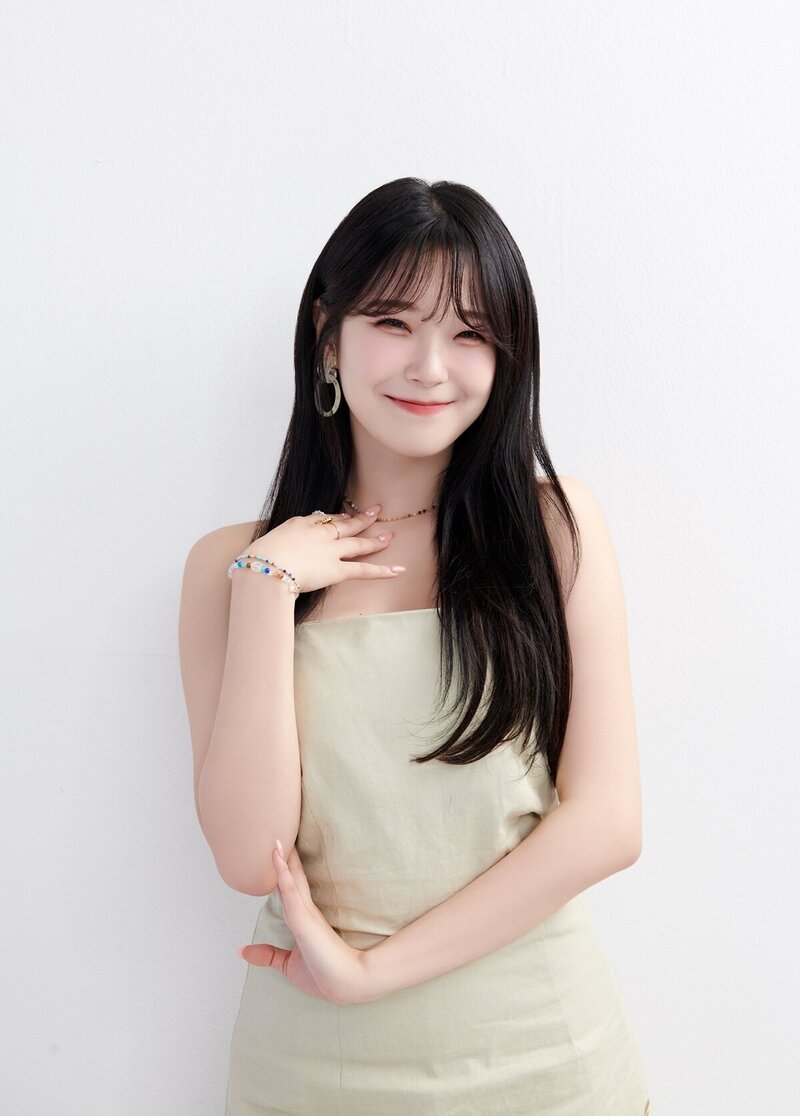 fromis_9 for Anan Web Japan 2022 documents 4