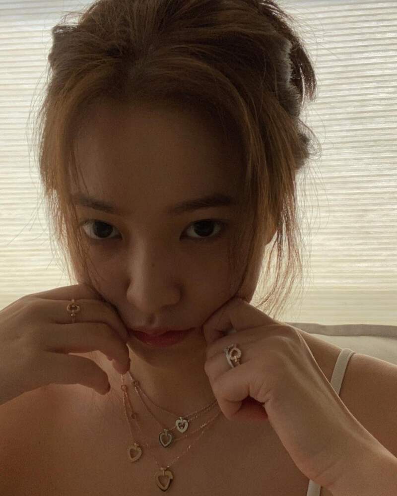 210820 Red Velvet Yeri Instagram Update documents 6