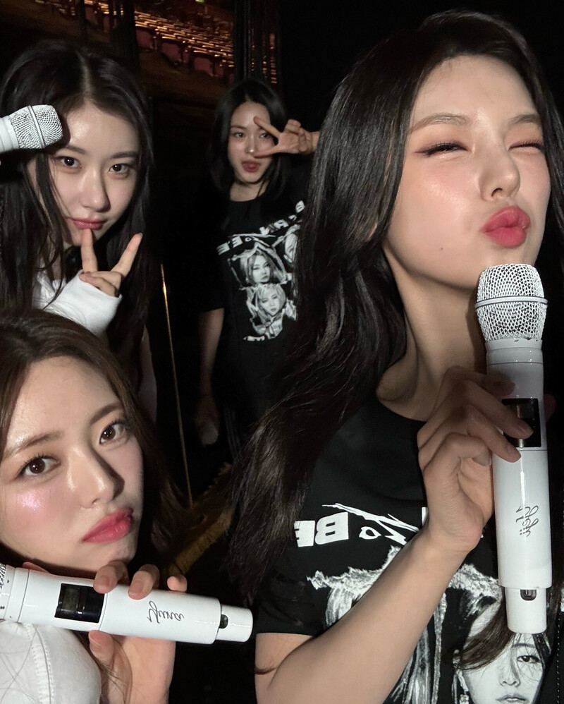 240811 - YEJI Instagram Update with ITZY documents 6