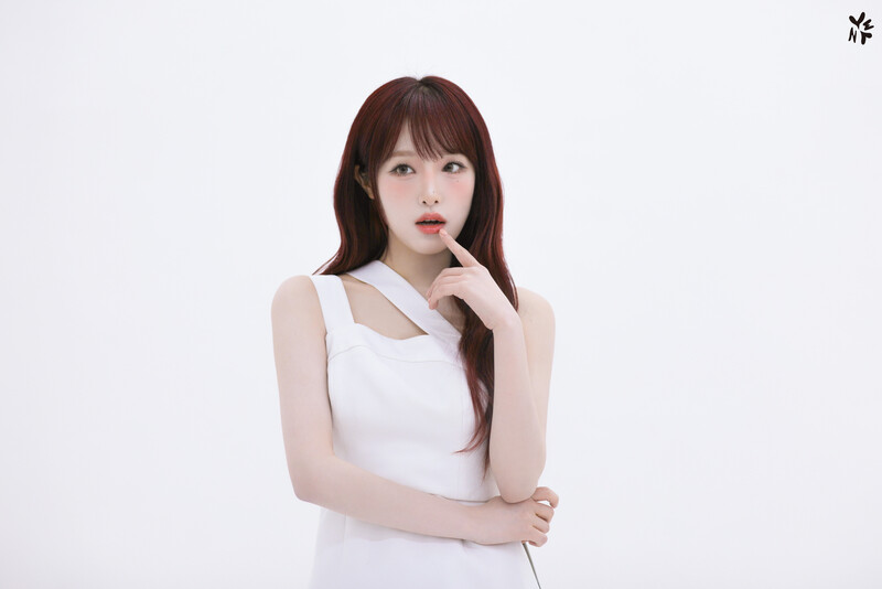 240906 Yuehua Naver Post with Yena - Lens O&ME (by I-SHA) Advertisement Shoot Behind the Scenes documents 9