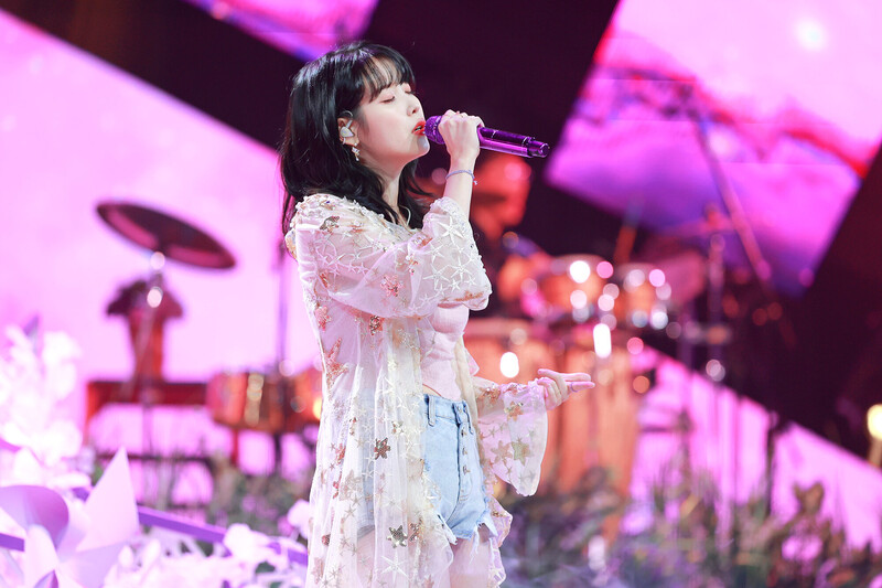 211204 IU at 2021 Melon Music Awards documents 9