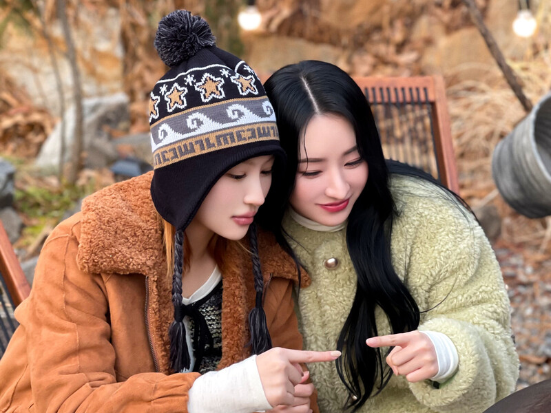 230130 Dreamcatcher Twitter Update - Sua & Siyeon documents 3