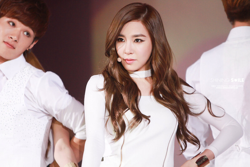 141028 Girls' Generation Tiffany at Style Icon Awards documents 4