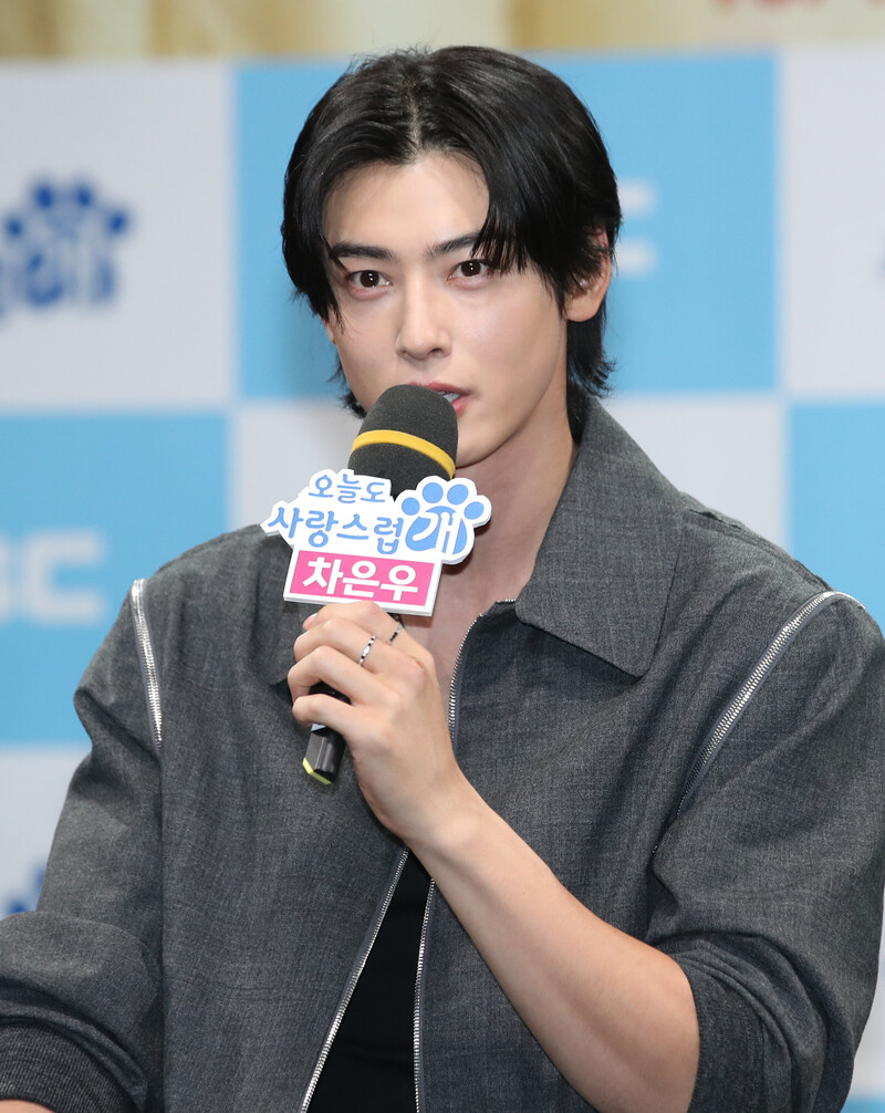 231011 Cha Eunwoo at 'A Good Day to be A Dog' production presentation documents 3