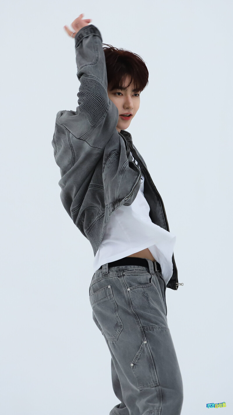 231115 MBC Naver Post - ZEROBASEONE Zhang Hao at Weekly Idol documents 4