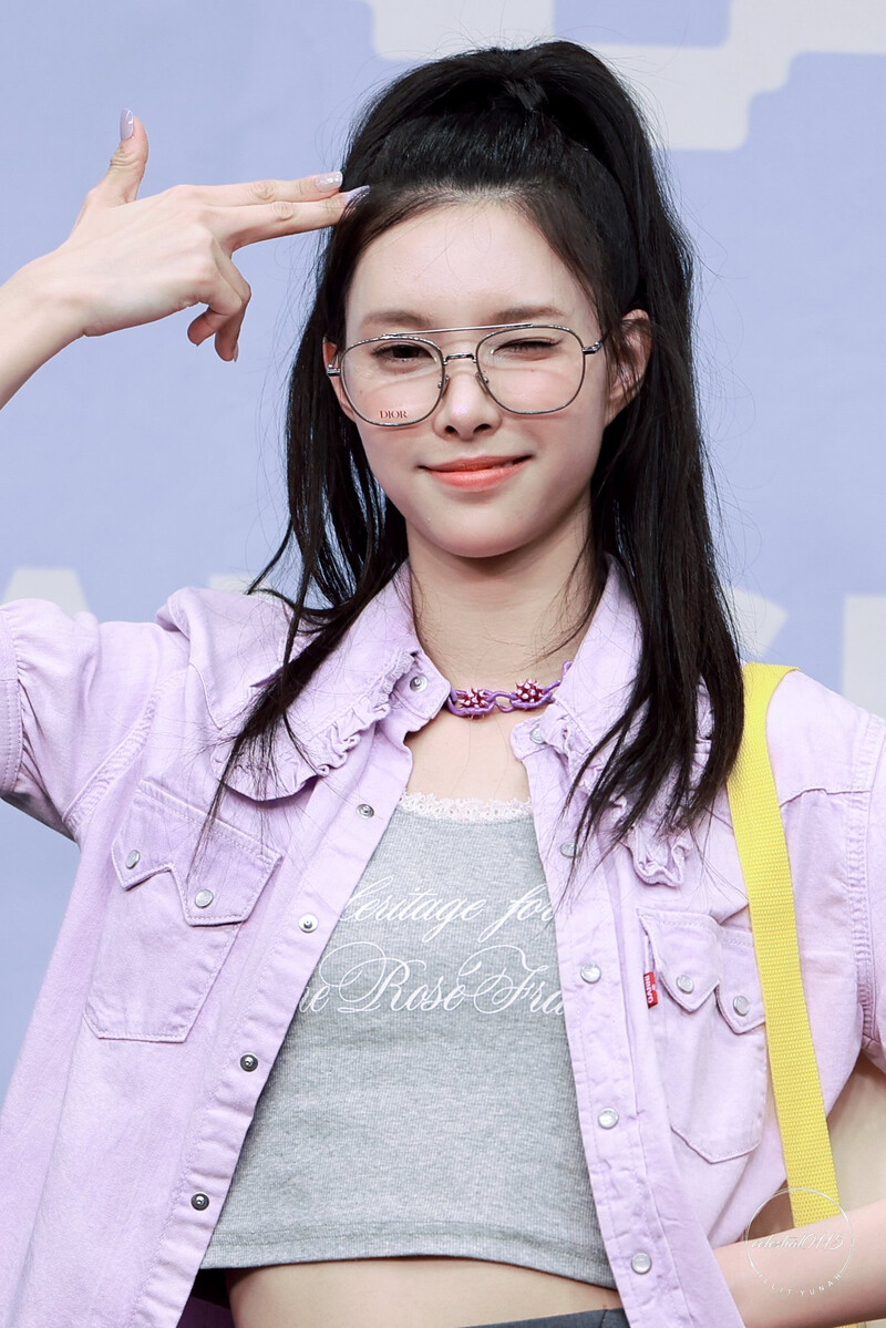 240407 ILLIT's Yunah at Fansign Event documents 3