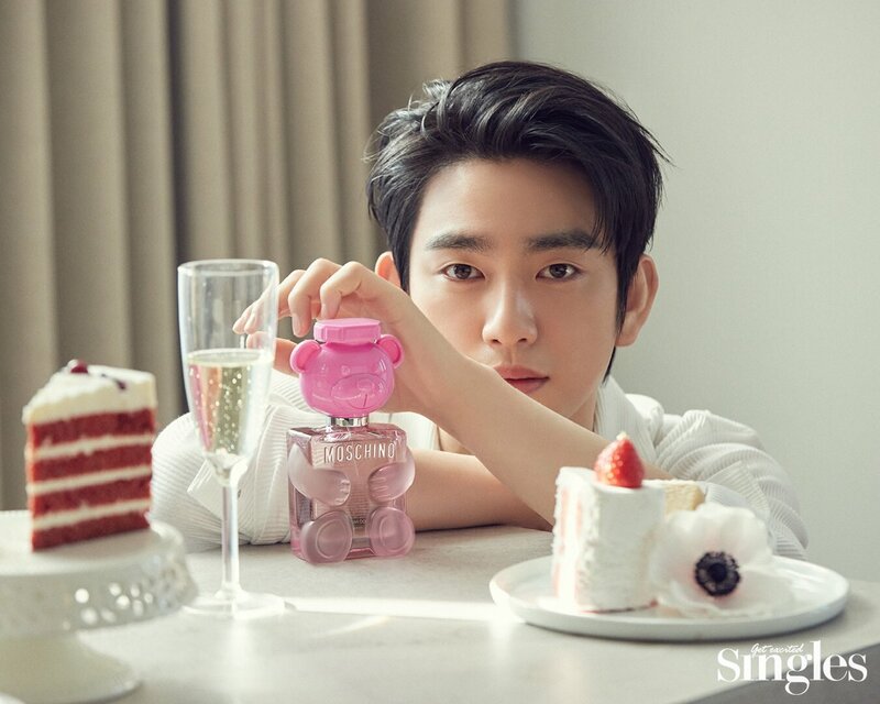 GOT7 JINYOUNG for SINGLES Magazine Korea x MOSCHINO April Issue 2022 documents 4