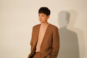 210308 Long Play Naver Update - BUZZ "The Lost Time" Jacket Shoot Behind