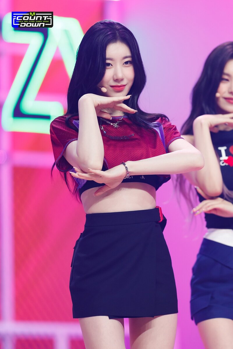220721 ITZY Chaeryeong - 'SNEAKERS' at M Countdown documents 5