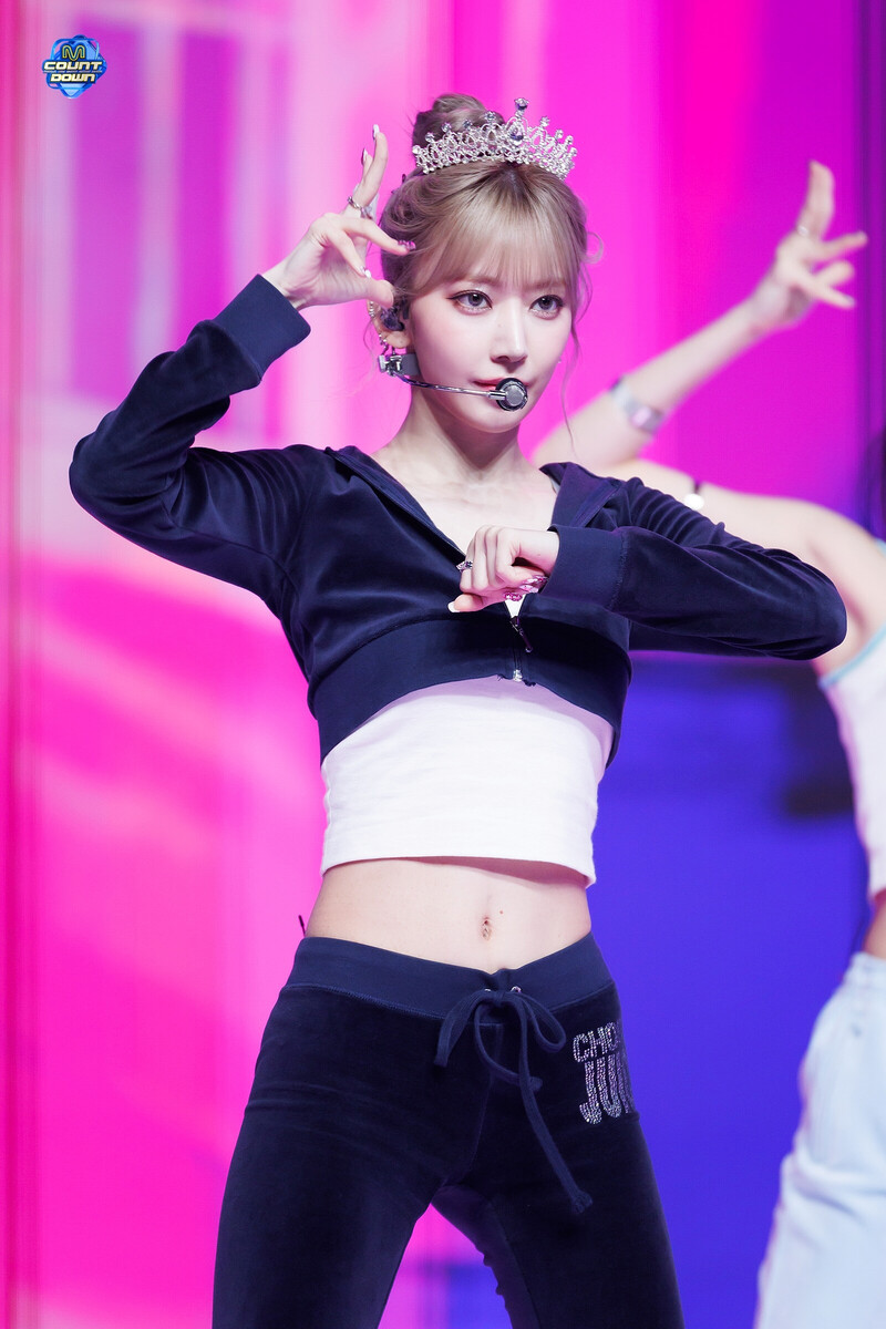 240912 LE SSERAFIM Sakura - 'CRAZY' at M COUNTDOWN documents 9