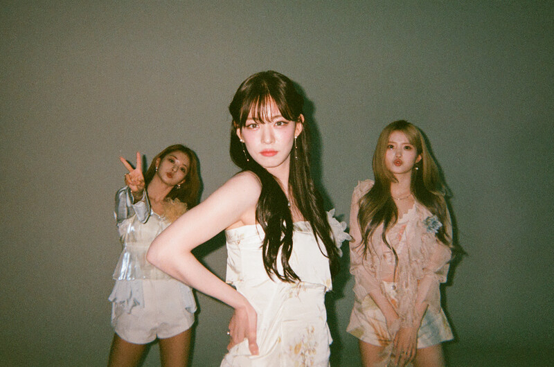 220630 M2 Twitter Update - fromis_9 June Film Camera Photos for 'Stay This Way' documents 14