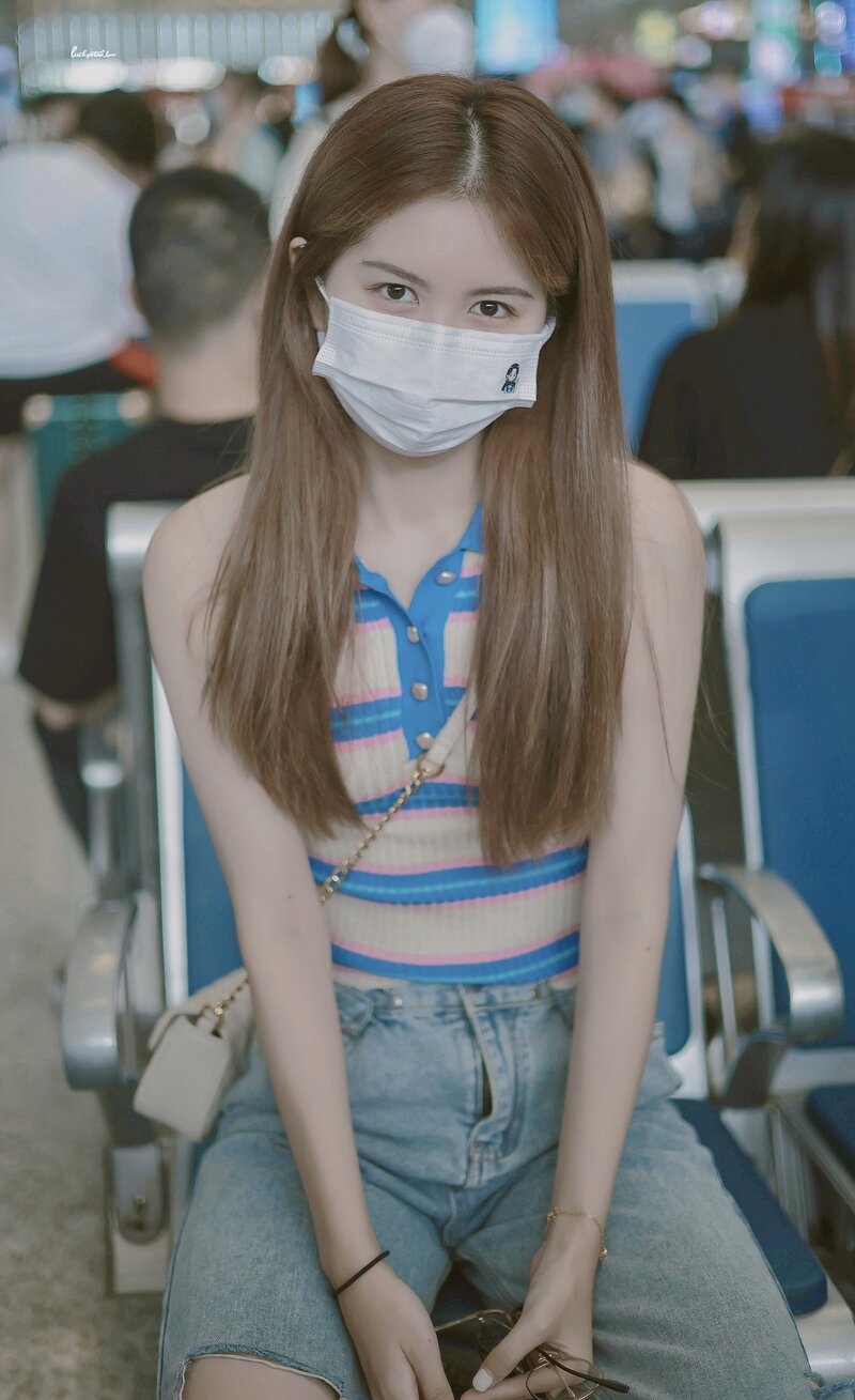 220804 SNH48 Chen Lin at CKG Airport documents 5