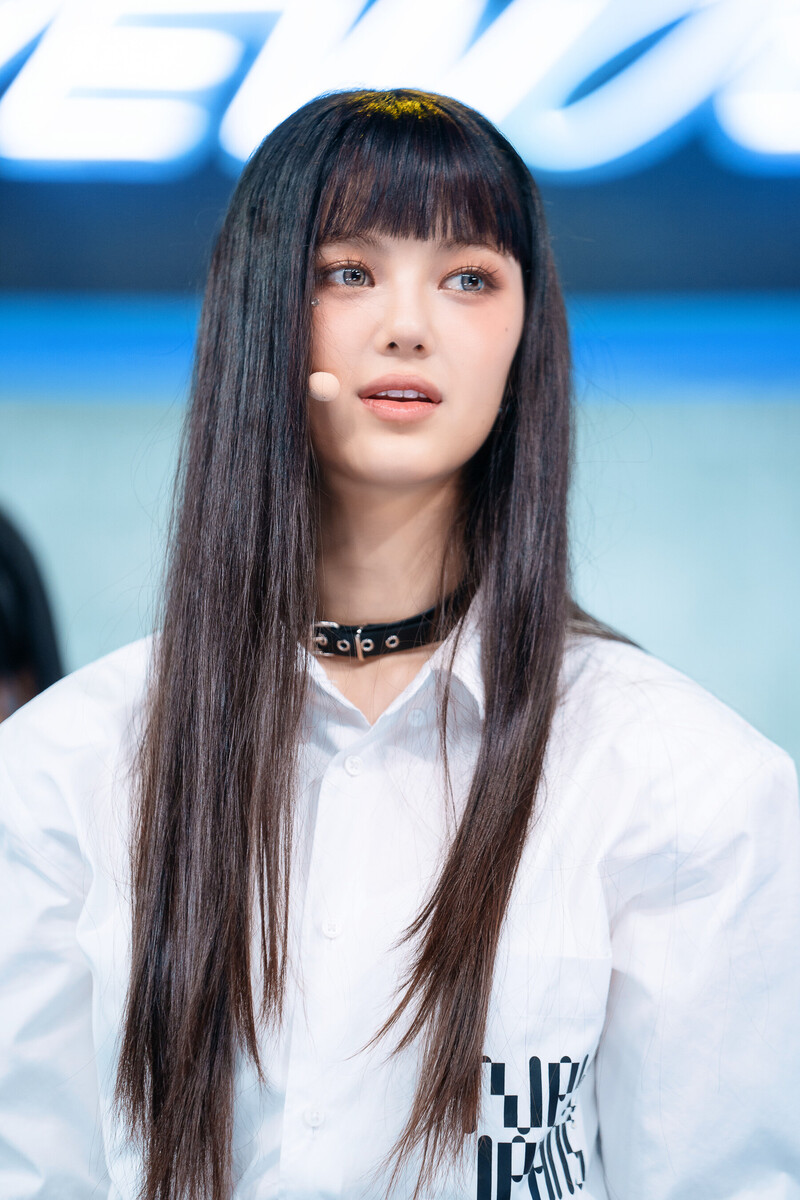 220807 NewJeans Danielle 'Cookie' at Inkigayo documents 17