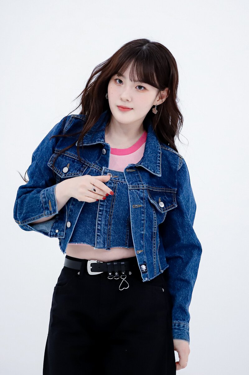 230411 MBC Naver - Kep1er Chaehyun - Weekly Idol On-site Photos documents 3