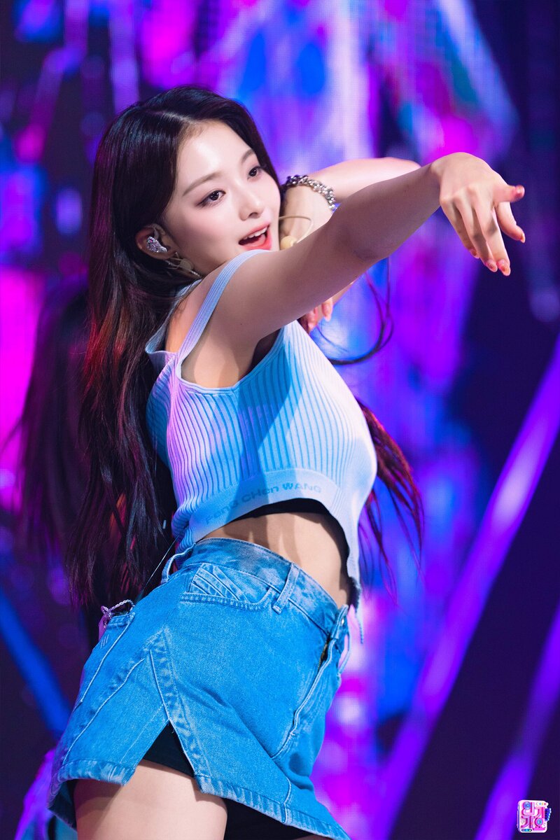 230618 fromis_9 Nagyung - '#menow' at Inkigayo documents 2