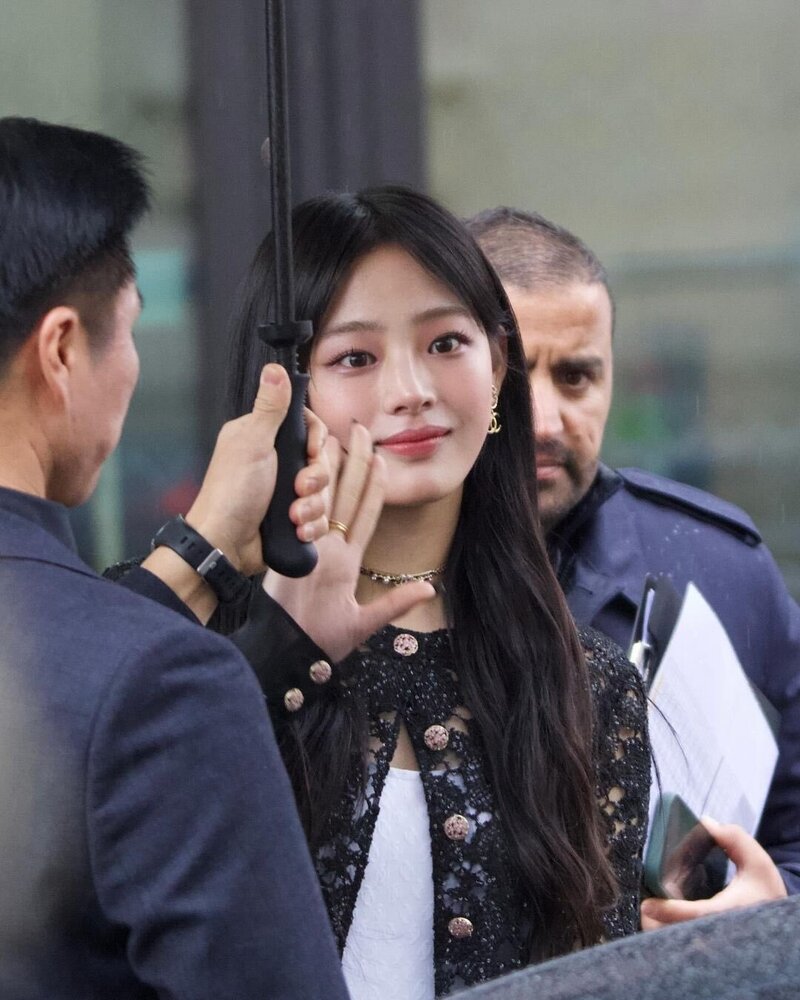 240123 MINJI AT CHANEL COUTURE SHOW documents 4