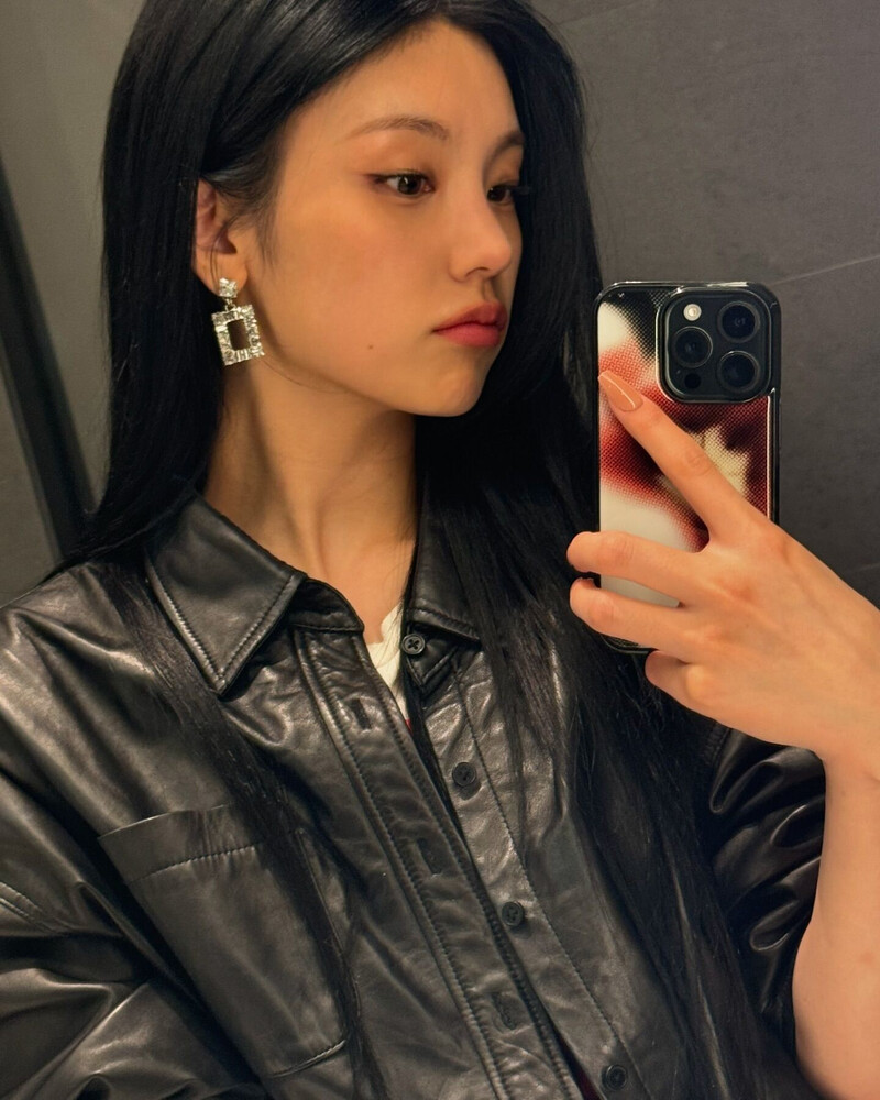 240926 - YEJI Instagram Update documents 6