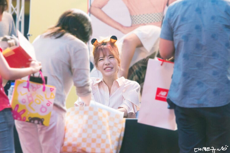 150827 Girls' Generation Sunny at Daejeon Fansign documents 1