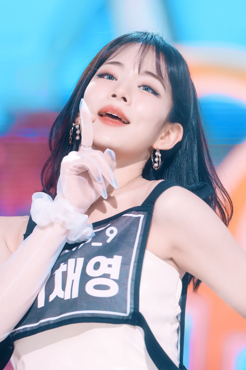 220123 fromis_9 Chaeyoung - 'DM' at Inkigayo documents 21