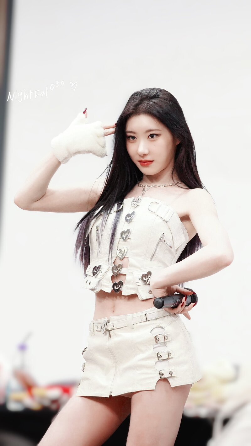 240114 ITZY Chaeryeong - Soundwave Fansign Event documents 6