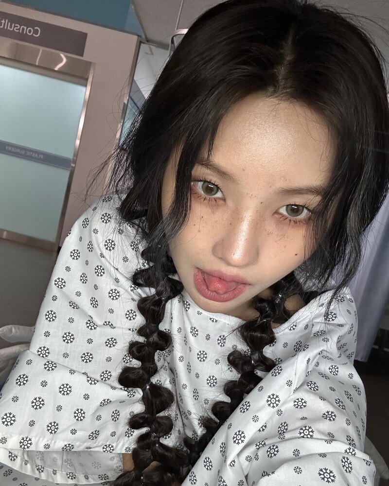 230518 - (G)I-DLE Soyeon Instagram Update documents 1