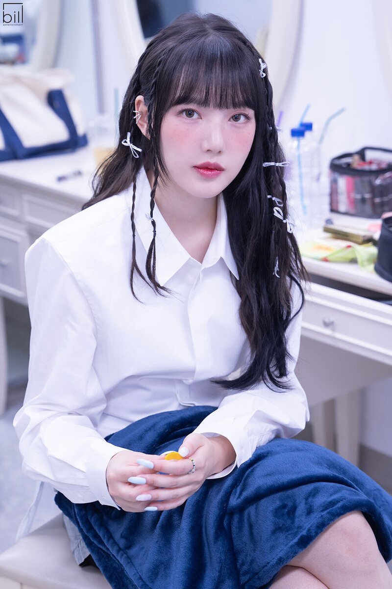 230920 Bill Entertainment Naver Post - YERIN 'Bambambam' Music show promotions behind documents 9