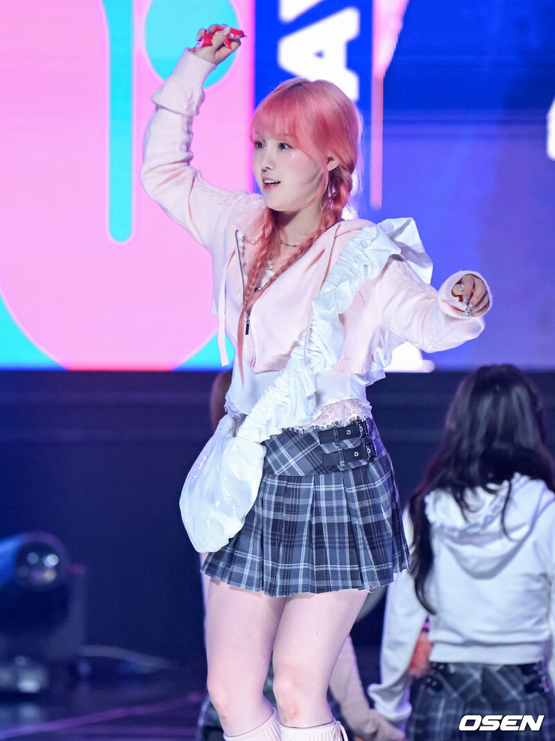 241113 Kep1er Chaehyun - 'TIPI-TAP' at Show Champion documents 4