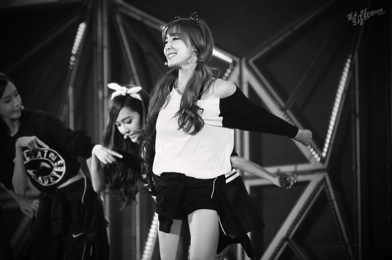 Tiffany – 140815 SMTOWN Live World Tour in Seoul documents 14