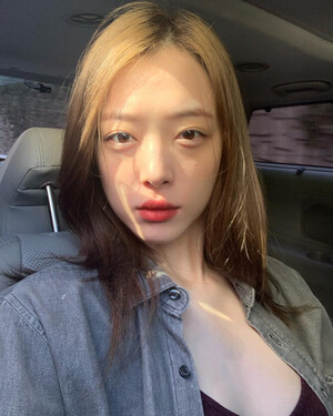 191010 SULLI Instagram Update