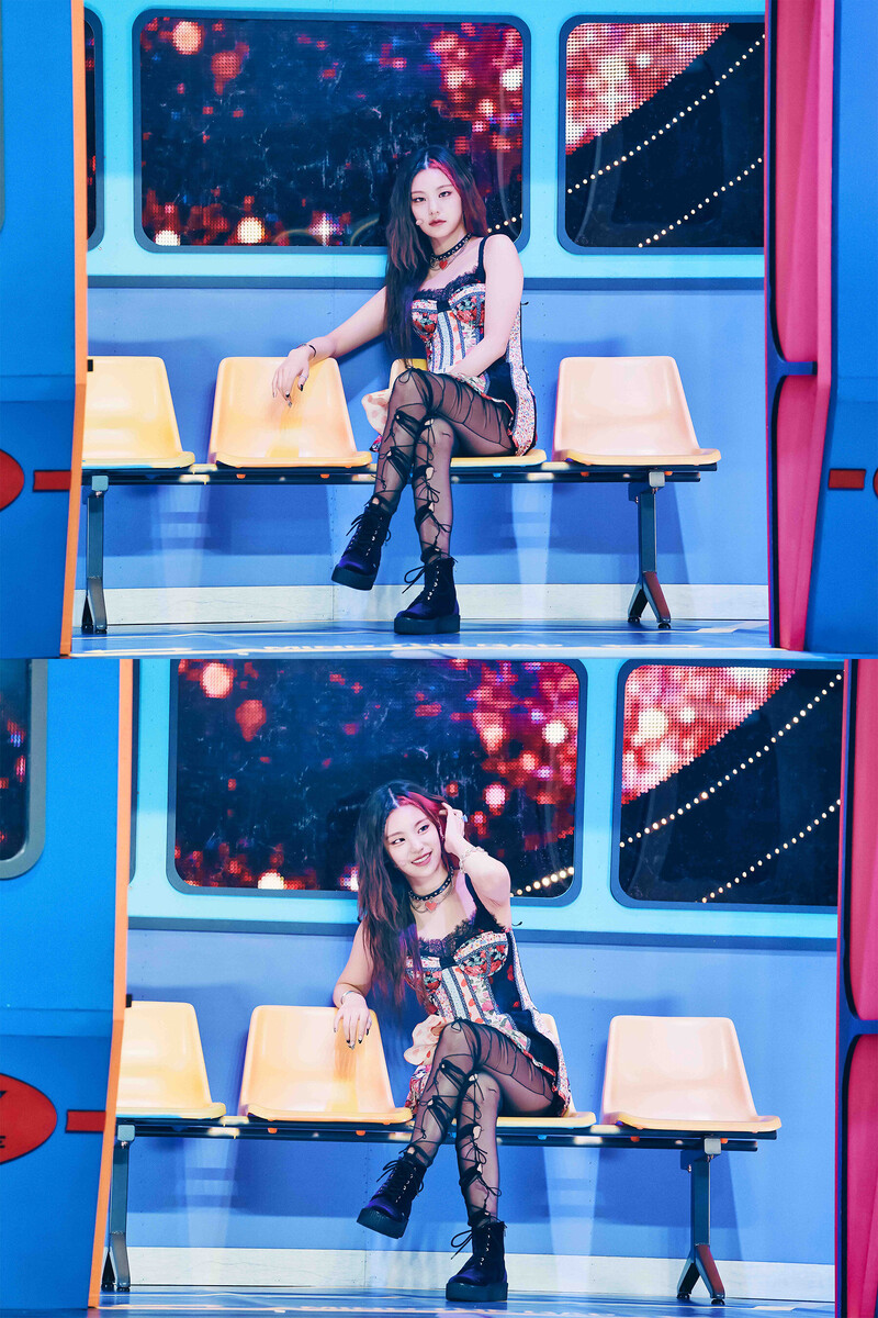 210926 ITZY - 'LOCO' at Inkigayo documents 20