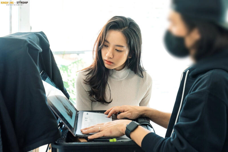 220324 Starship Naver - WJSN Bona - Esquire Photoshoot Behind documents 22