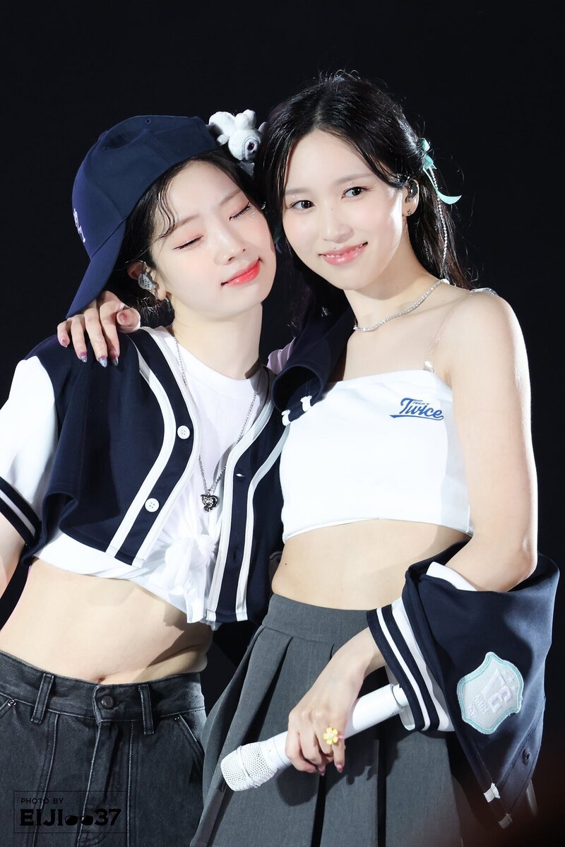 230521 TWICE Mina & Dahyun - ‘READY TO BE’ World Tour in Tokyo Day 2 documents 1
