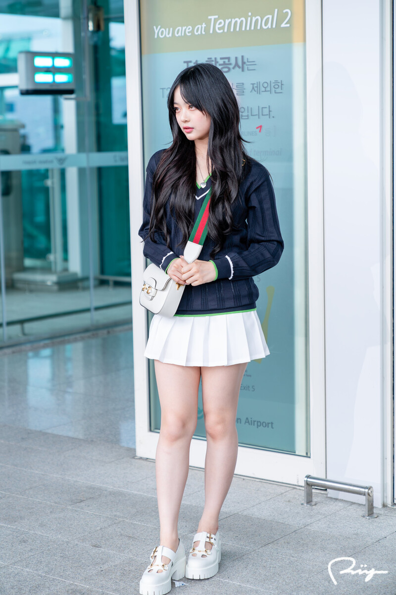 230921 NewJeans Hanni - Incheon International Airport documents 13