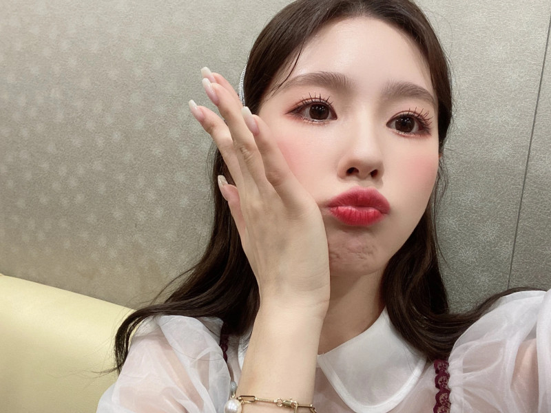210318 (G)I-DLE Twitter Update - Miyeon documents 4