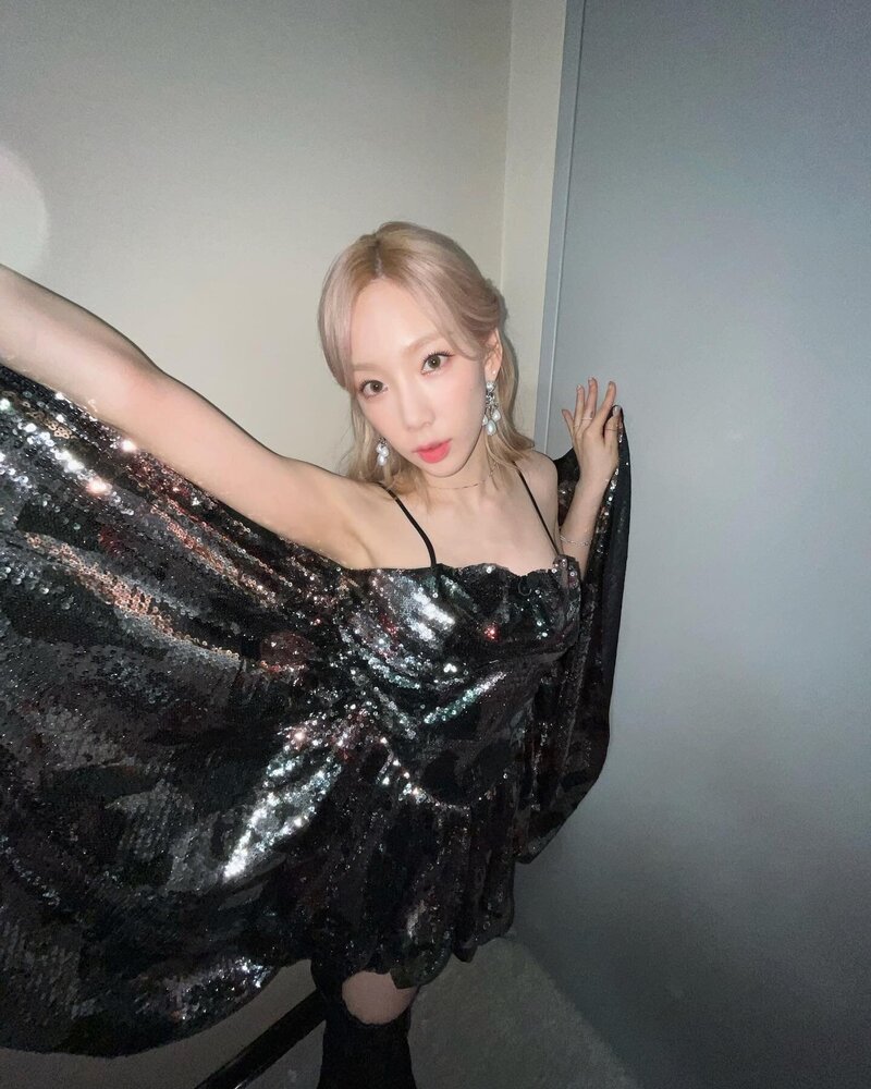 220219 Taeyeon Instagram Update documents 4