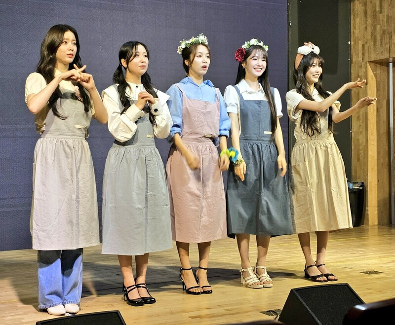 240914 WOOAH at fansign event documents 1